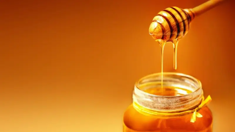 عسل از جمله غذاهای بدون نیاز به یخچال است